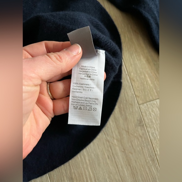 J.Crew Women’s Cashmere classic-fit crewneck sweater Navy - Size Small - Picture 8 of 10